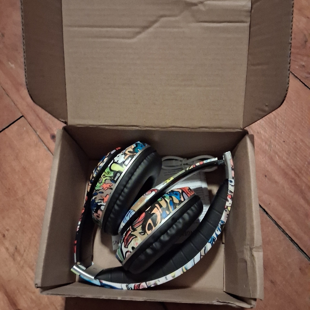 Colorful Graffiti Over-Ear Headphones - Multicolor